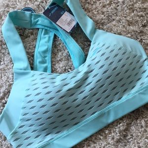 NWT- Brooks Uplift Crossback Sports Bra